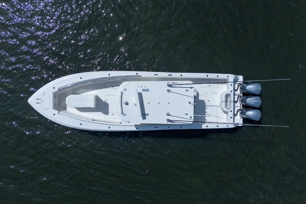 2017 Invincible 39