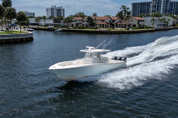 2017 Invincible 39