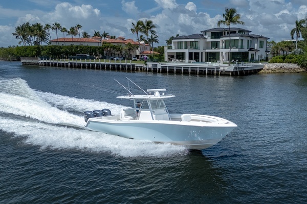 2017 Invincible 39