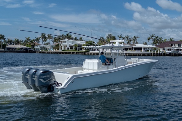2017 Invincible 39