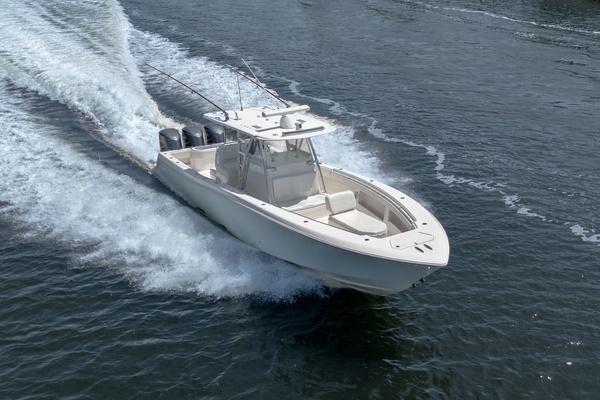 2017 Invincible 39