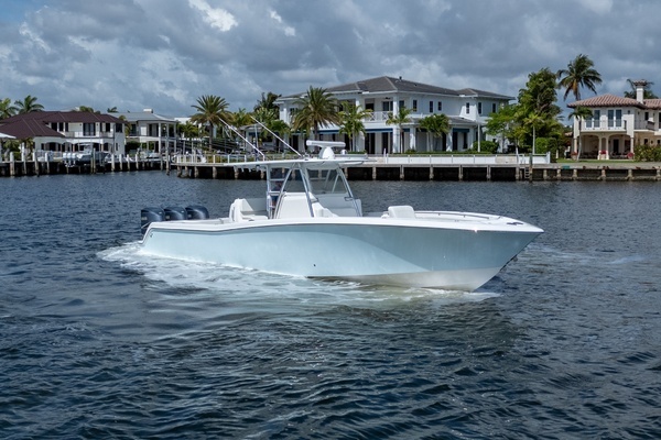 2017 Invincible 39