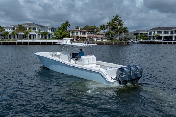 2017 Invincible 39