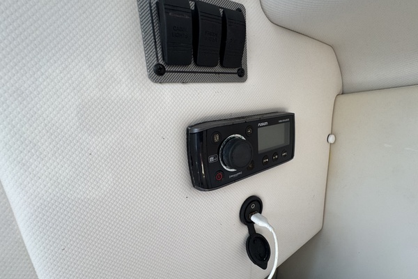 25ft Wellcraft Yacht For Sale