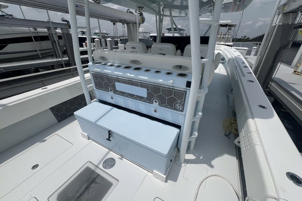 Photo of the 2023 Contender Center Console "DAKOTA CRUDE"
