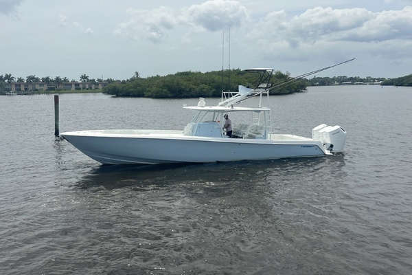 Photo of the 2023 Contender Center Console "DAKOTA CRUDE"