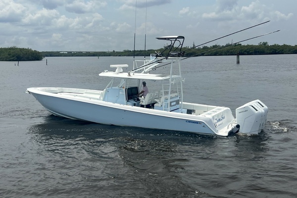 Photo of the 2023 Contender Center Console "DAKOTA CRUDE"