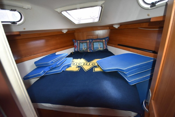 Mezzaluna 31ft Catalina Yacht For Sale