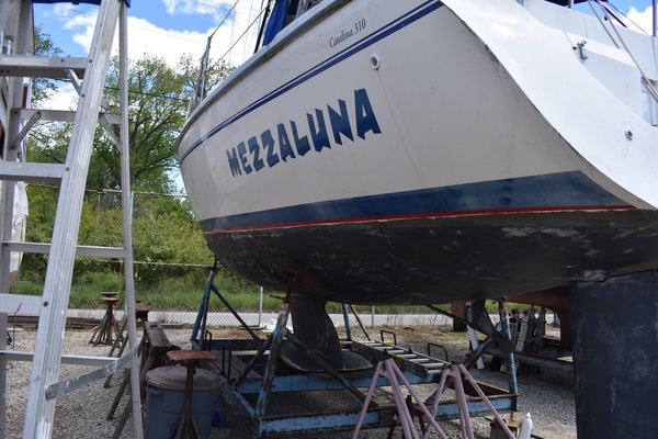 Mezzaluna 31ft Catalina Yacht For Sale