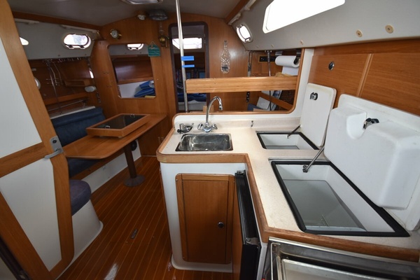Mezzaluna 31ft Catalina Yacht For Sale