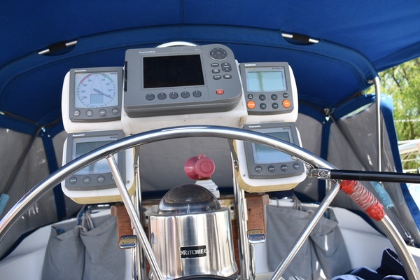 Mezzaluna 31ft Catalina Yacht For Sale
