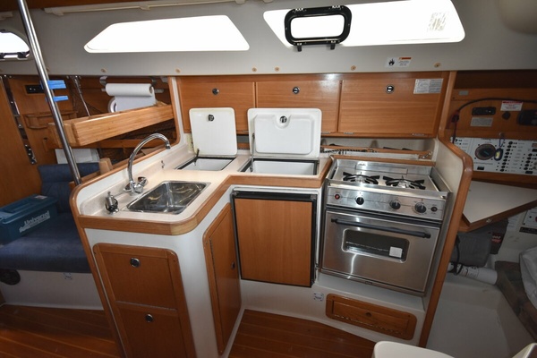 Mezzaluna 31ft Catalina Yacht For Sale