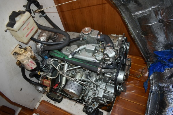 Mezzaluna 31ft Catalina Yacht For Sale