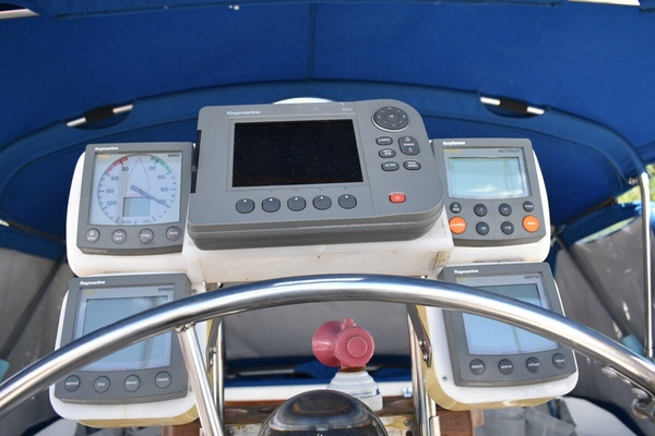 Mezzaluna 31ft Catalina Yacht For Sale