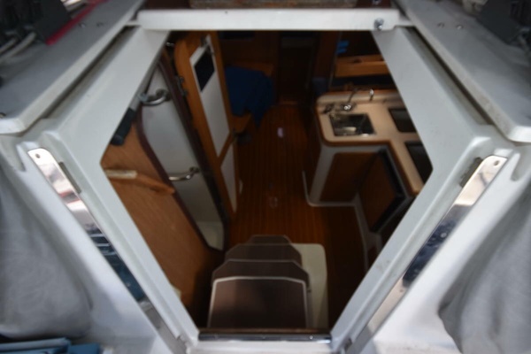 Mezzaluna 31ft Catalina Yacht For Sale
