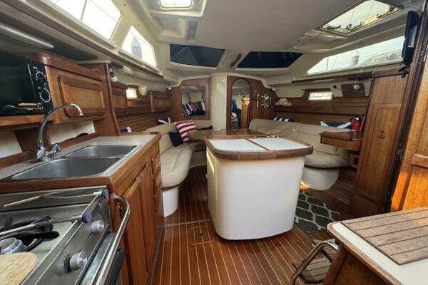 36ft Hunter Yacht For Sale