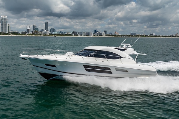 Photo of the 2016 Riviera 5000 Sport Yacht
