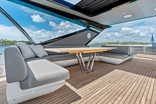 Dolce Far Niente 86ft Sunseeker Yacht For Sale