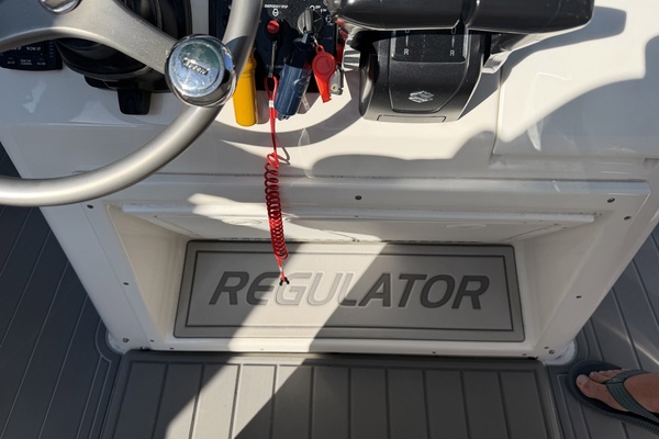 26ft Regulator Yacht For Sale