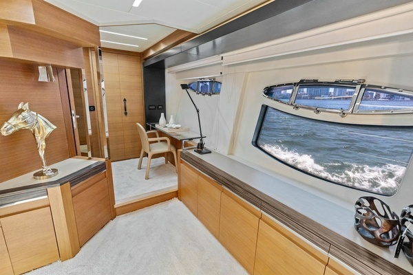 2012 Pershing 92