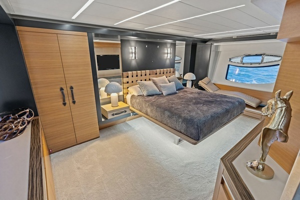 2012 Pershing 92