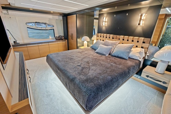 2012 Pershing 92