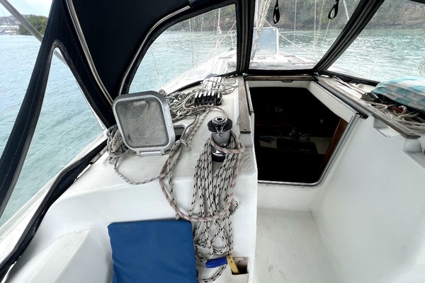 SpinOff 40ft Jeanneau Yacht For Sale