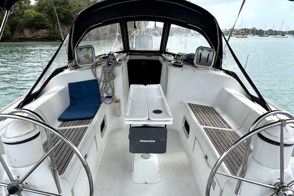 SpinOff 40ft Jeanneau Yacht For Sale