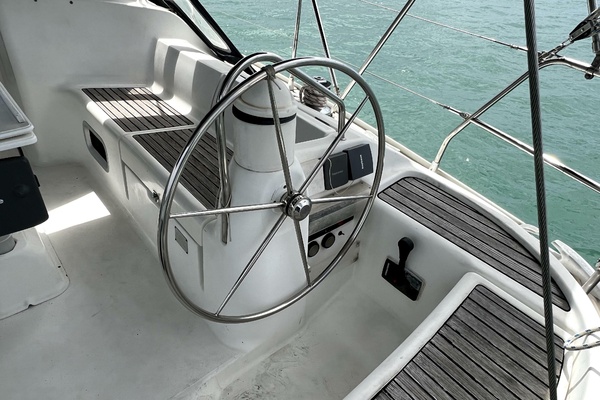 SpinOff 40ft Jeanneau Yacht For Sale