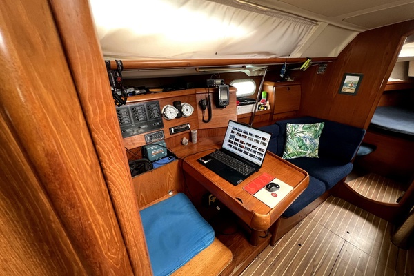 SpinOff 40ft Jeanneau Yacht For Sale