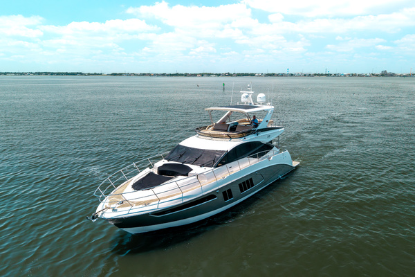 Photo of the 2017 Sea Ray L650 Fly
