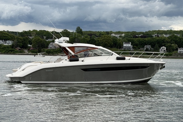 2016 Pursuit 36