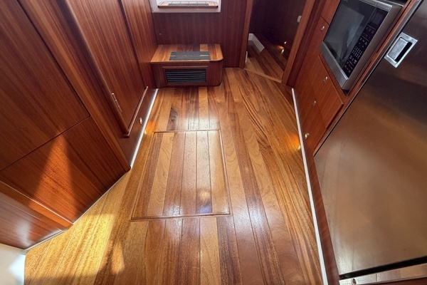 2016 Pursuit 36