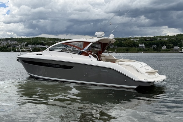 2016 Pursuit 36