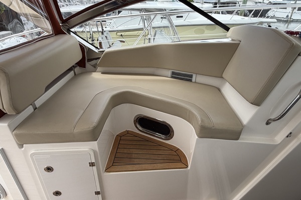2016 Pursuit 36