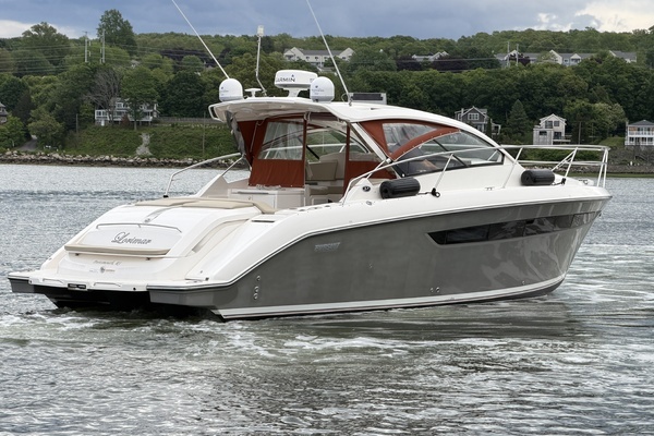 2016 Pursuit 36