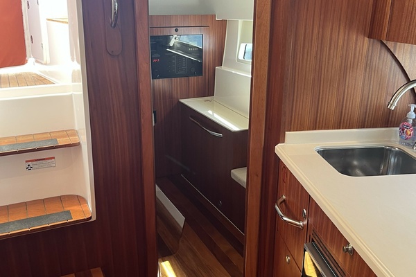 Lorimar 36ft Pursuit Yacht For Sale