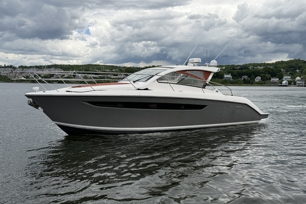 2016 Pursuit 36