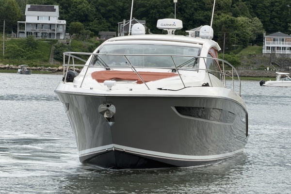 2016 Pursuit 36