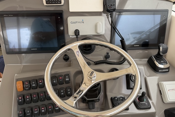 2016 Pursuit 36