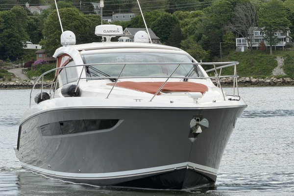 2016 Pursuit 36