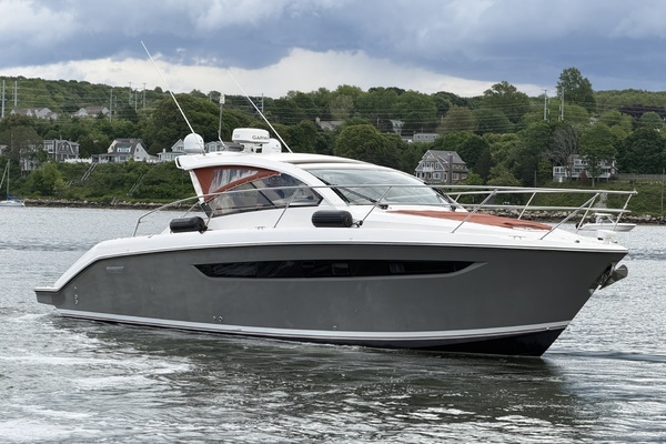 2016 Pursuit 36
