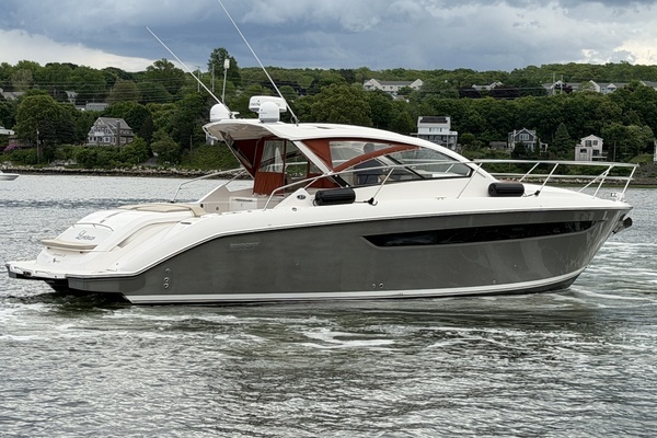 2016 Pursuit 36