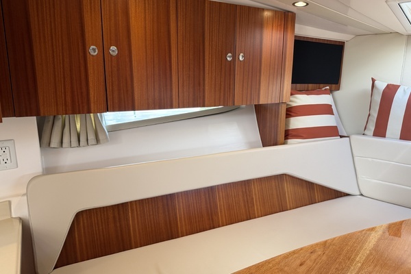 2016 Pursuit 36