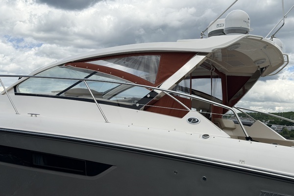 2016 Pursuit 36