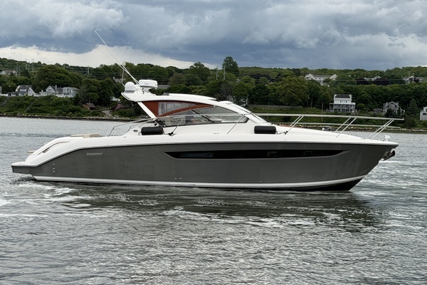 2016 Pursuit 36