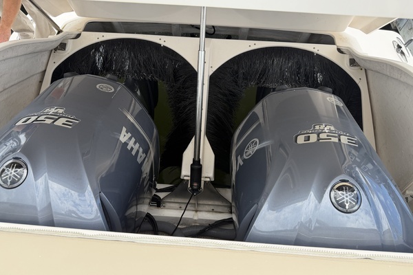 2016 Pursuit 36