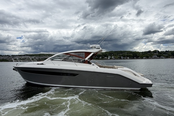 2016 Pursuit 36