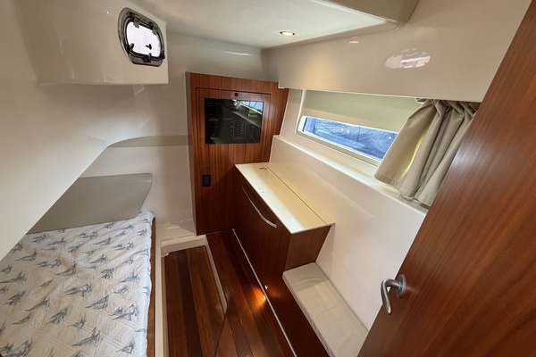 2016 Pursuit 36