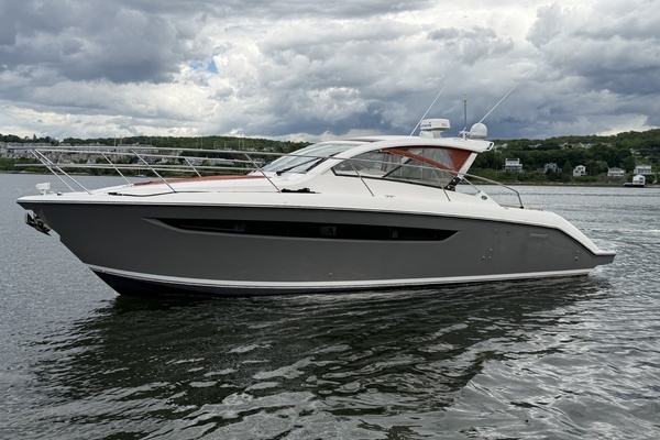 2016 Pursuit 36